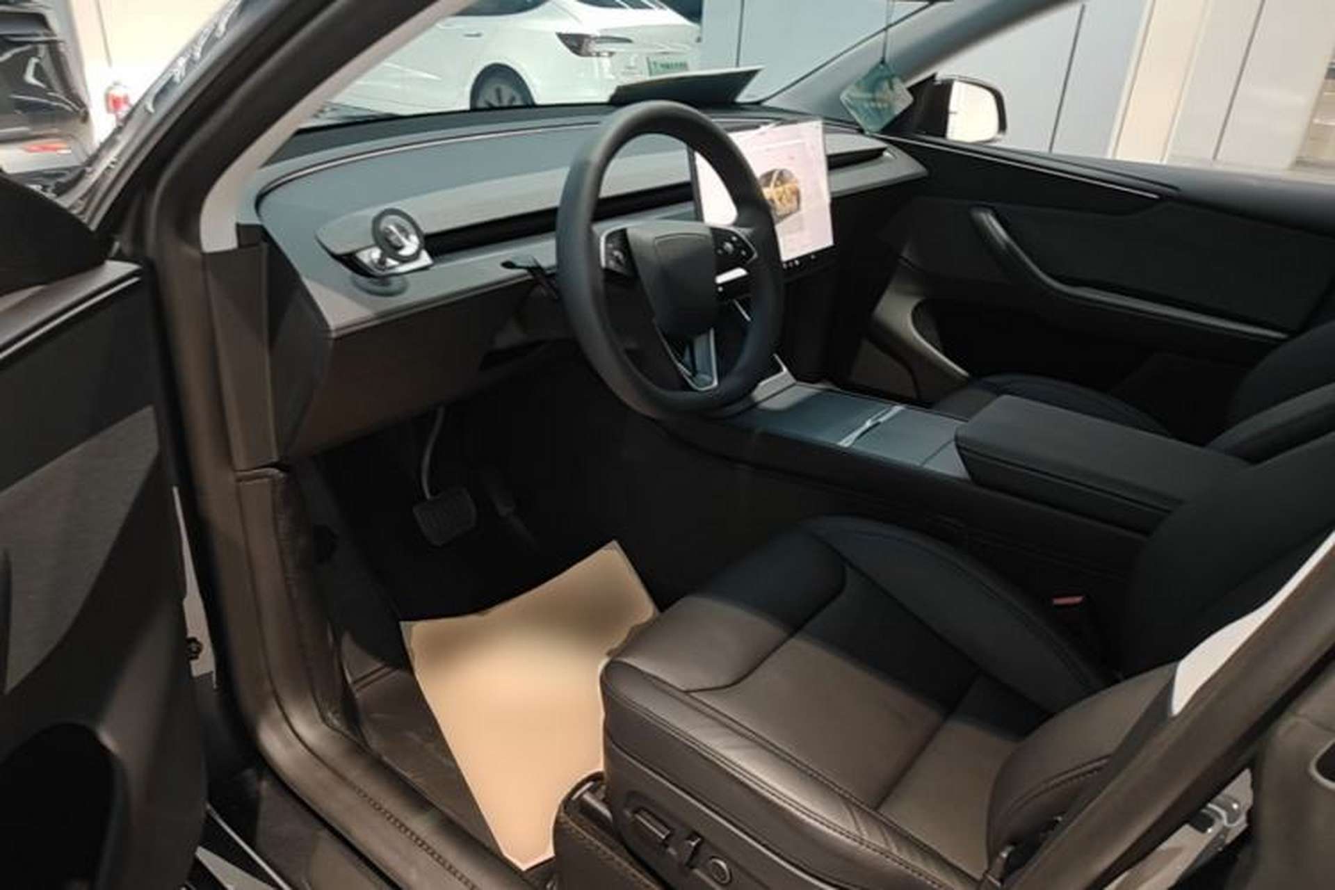 Used Tesla Model Y 2025 Rear-Wheel-Drive Version Driver Seat