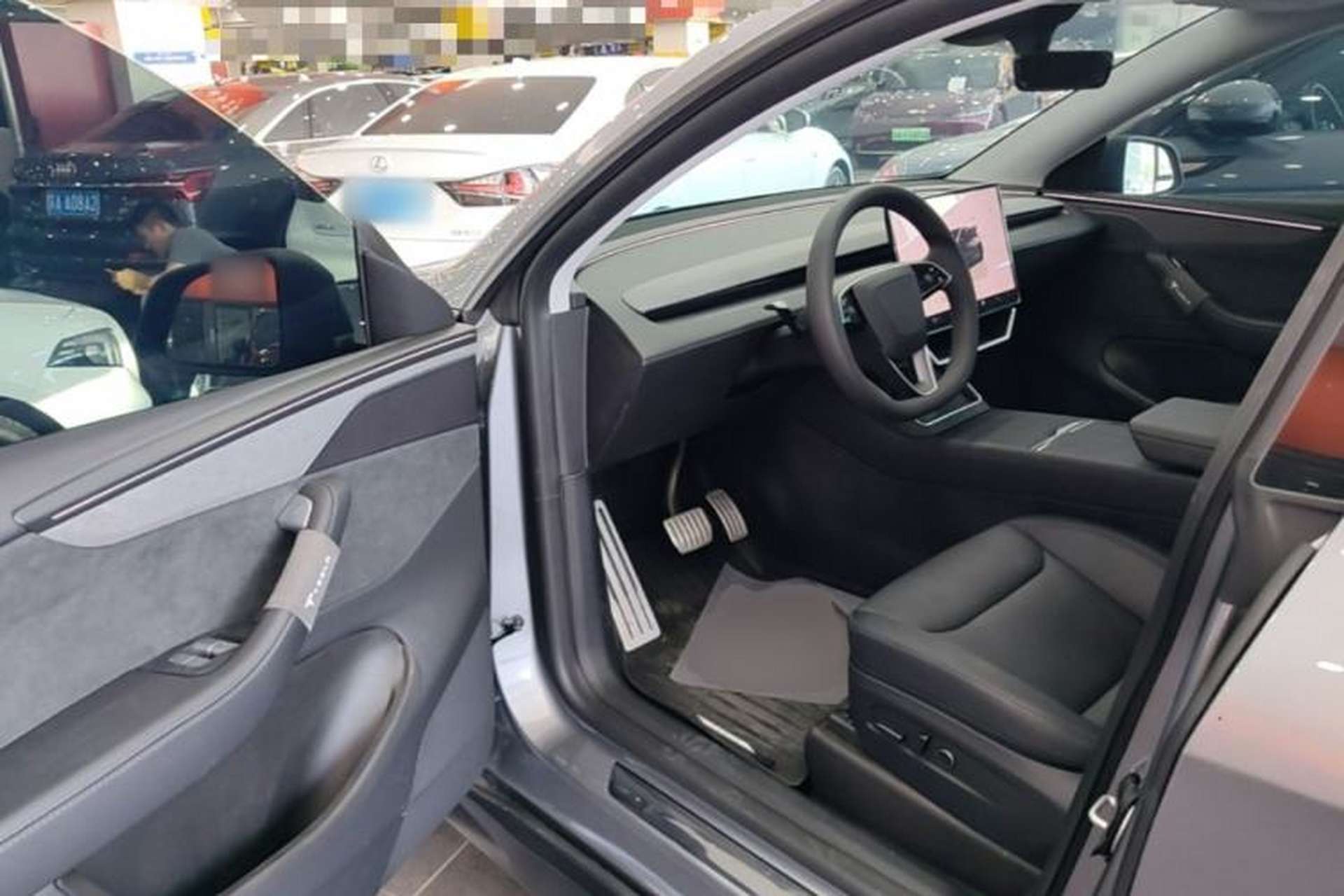 Used Tesla Model Y 2025 Long-Range All-Wheel Drive First Edition Driver Seat