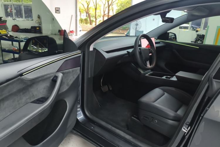 Used Tesla Model Y 2025 Long-Range All-Wheel-Drive Version Driver Seat