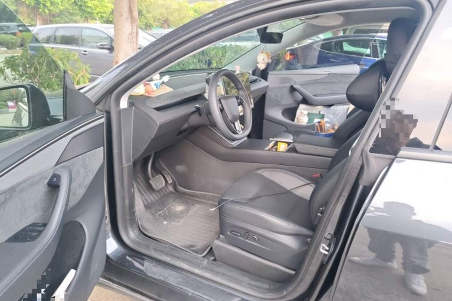 Used Tesla Model Y 2025 Long-Range All-Wheel Drive First Edition Driver Seat