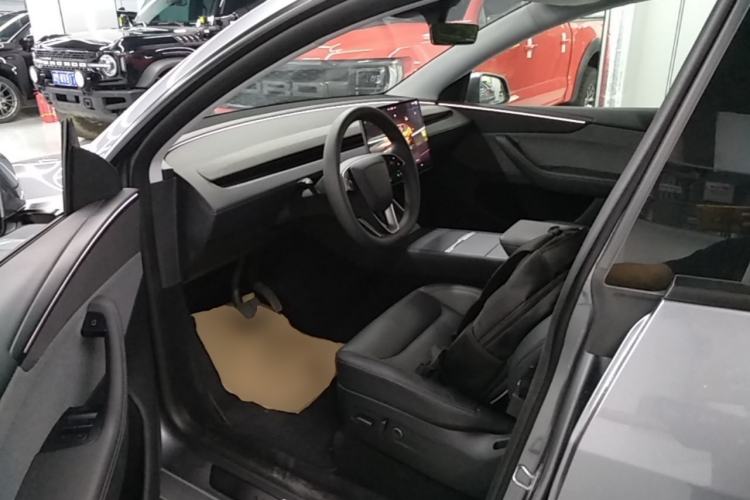 Used Tesla Model Y 2025 Rear-Wheel Drive First Edition Driver Seat