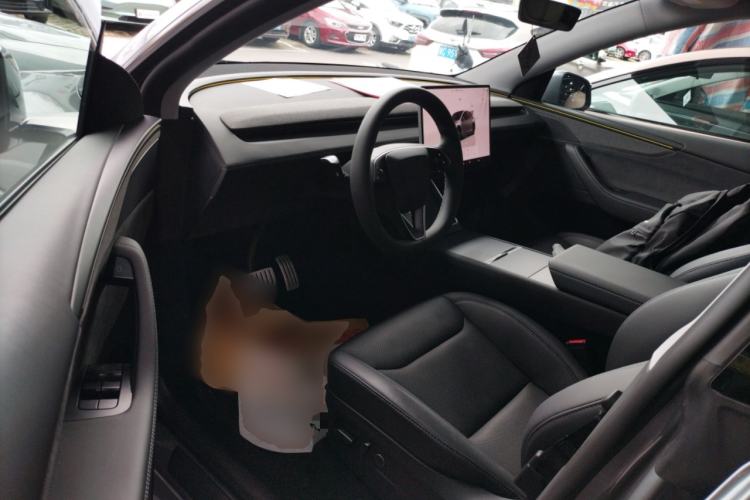Used Tesla Model Y 2025 Long-Range All-Wheel-Drive Version Driver Seat