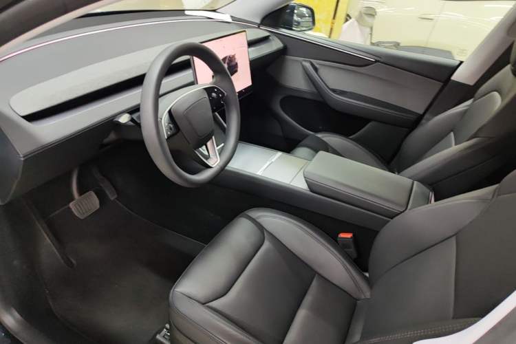 Used Tesla Model Y 2025 Rear-Wheel-Drive Version Driver Seat