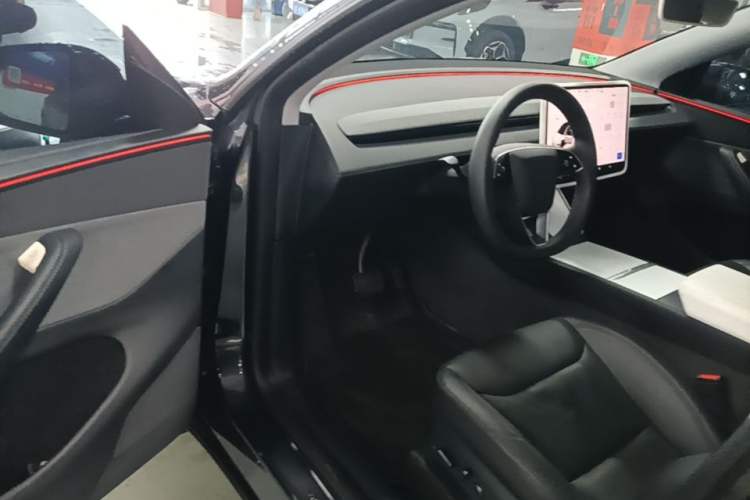 Used Tesla Model Y 2025 Rear-Wheel-Drive Version Driver Seat
