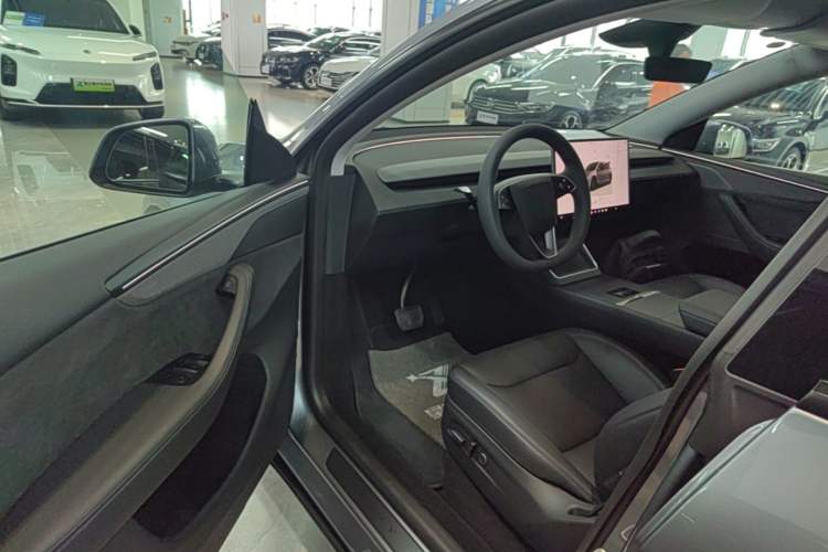 Used Tesla Model Y 2025 Updated Version Long-Range All-Wheel Drive Driver Seat