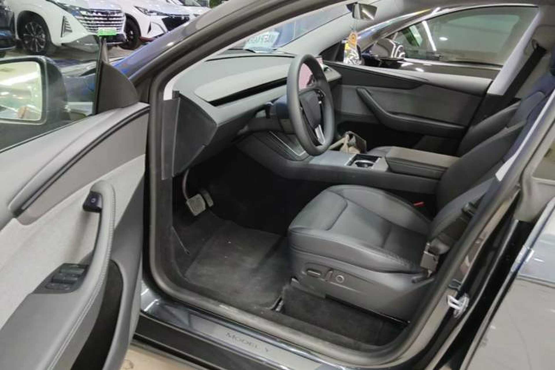 Used Tesla Model Y 2025 Rear-Wheel-Drive Version Driver Seat