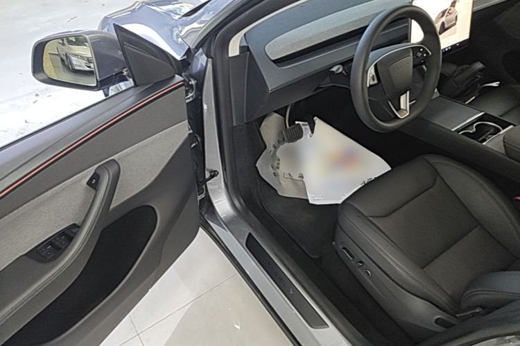 Used Tesla Model Y 2025 Rear-Wheel Drive First Edition Driver Seat