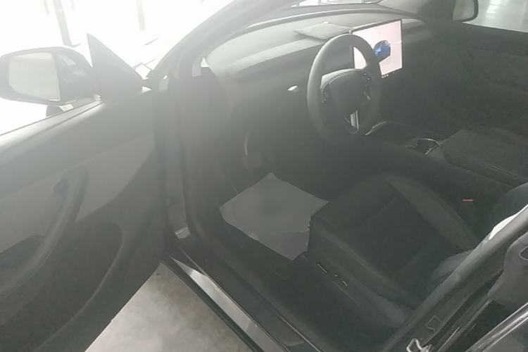 Used Tesla Model Y 2025 Rear-Wheel Drive First Edition Driver Seat