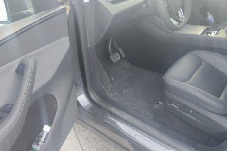 Used Tesla Model Y 2025 Rear-Wheel-Drive Version Driver Seat