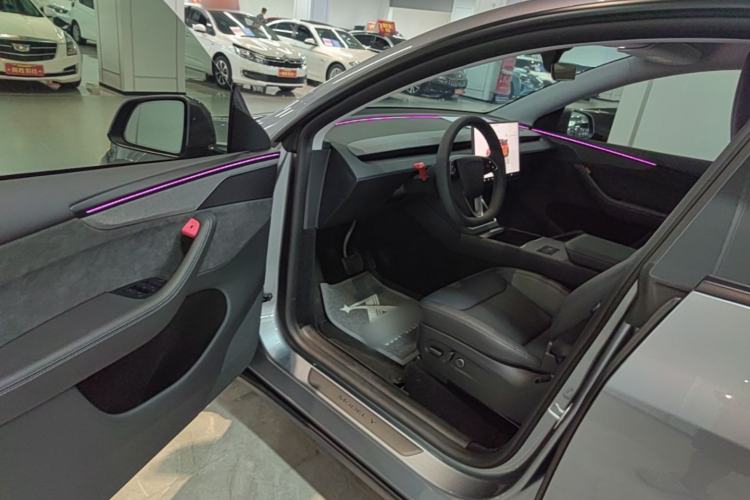 Used Tesla Model Y 2025 Long-Range All-Wheel-Drive Version Driver Seat