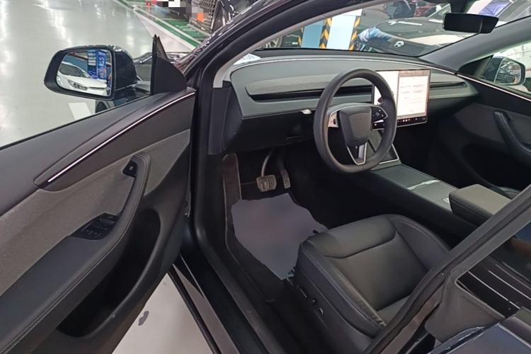 Used Tesla Model Y 2025 Rear-Wheel-Drive Version Driver Seat