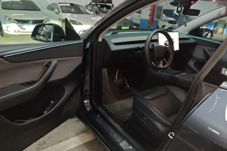 Used Tesla Model Y 2025 Rear-Wheel-Drive Version Driver Seat