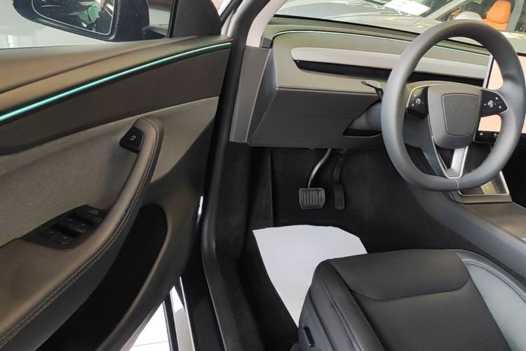 Used Tesla Model Y 2025 Rear-Wheel-Drive Version Driver Seat