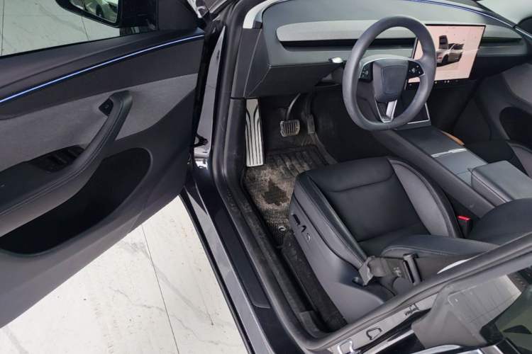 Used Tesla Model Y 2025 Rear-Wheel-Drive Version Driver Seat