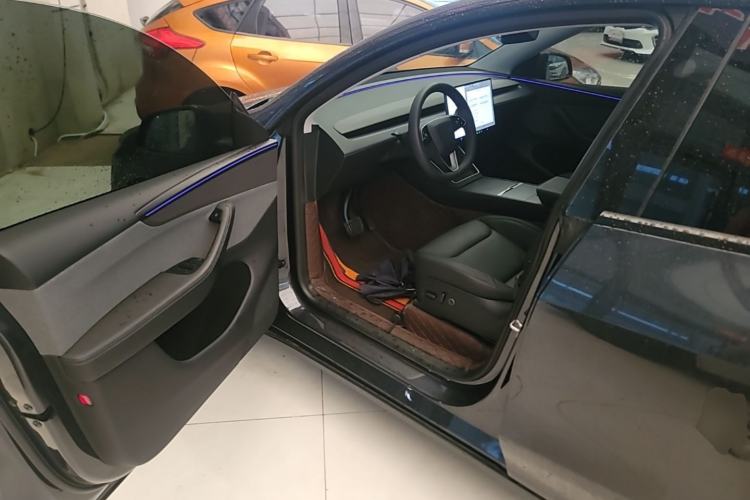 Used Tesla Model Y 2025 Rear-Wheel-Drive Version Driver Seat