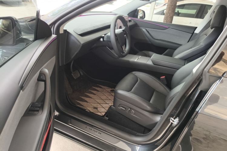 Used Tesla Model Y 2025 Rear-Wheel Drive First Edition Driver Seat