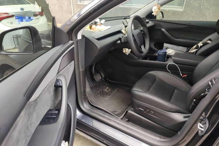 Used Tesla Model Y 2025 Long-Range All-Wheel Drive First Edition Driver Seat