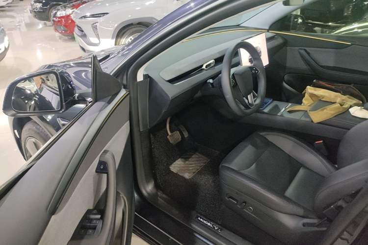 Used Tesla Model Y 2025 Rear-Wheel-Drive Version Driver Seat