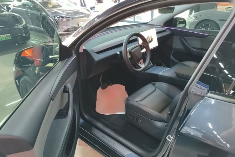 Used Tesla Model Y 2025 Rear-Wheel Drive First Edition Driver Seat