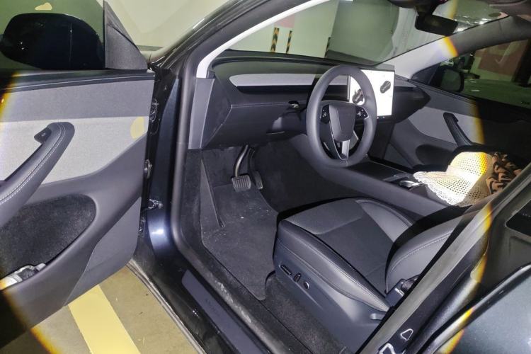 Used Tesla Model Y 2025 Rear-Wheel-Drive Version Driver Seat