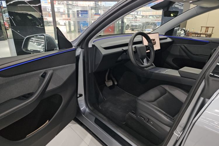 Used Tesla Model Y 2025 Rear-Wheel-Drive Version Driver Seat