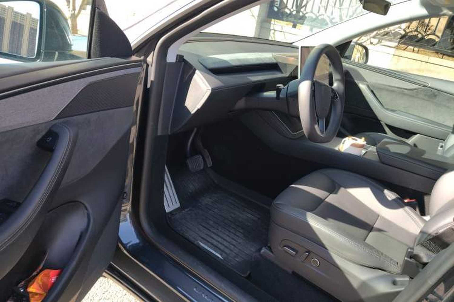 Used Tesla Model Y 2025 Long-Range All-Wheel Drive First Edition Driver Seat