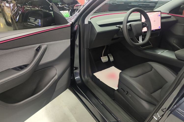 Used Tesla Model Y 2025 Rear-Wheel-Drive Version Driver Seat