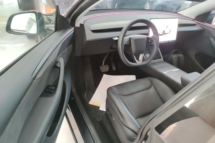 Used Tesla Model Y 2025 Long-Range All-Wheel-Drive Version Driver Seat