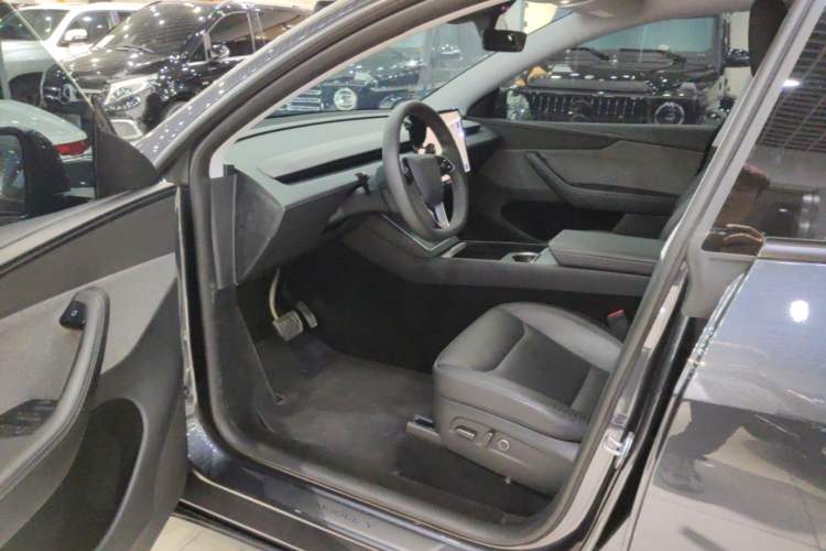 Used Tesla Model Y 2025 Rear-Wheel-Drive Version Driver Seat