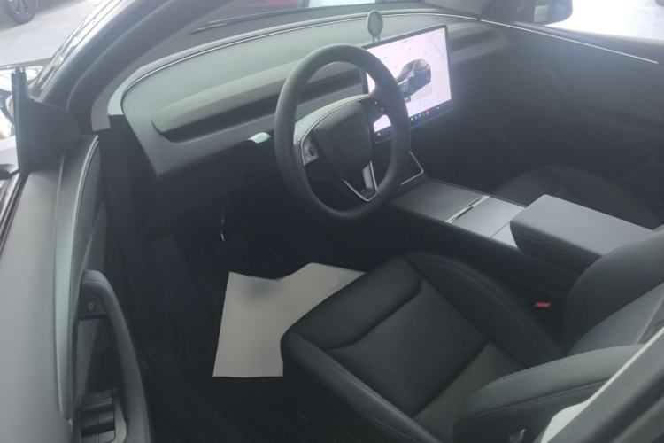 Used Tesla Model Y 2025 Rear-Wheel-Drive Version Driver Seat