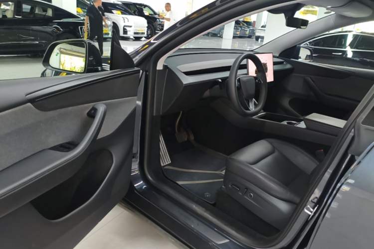 Used Tesla Model Y 2025 Rear-Wheel-Drive Version Driver Seat