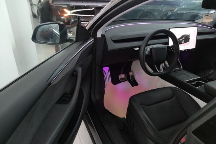 Used Tesla Model Y 2025 Long-Range All-Wheel-Drive Version Driver Seat