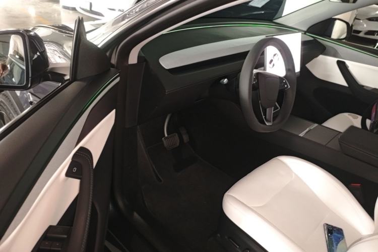 Used Tesla Model Y 2025 Long-Range All-Wheel-Drive Version Driver Seat