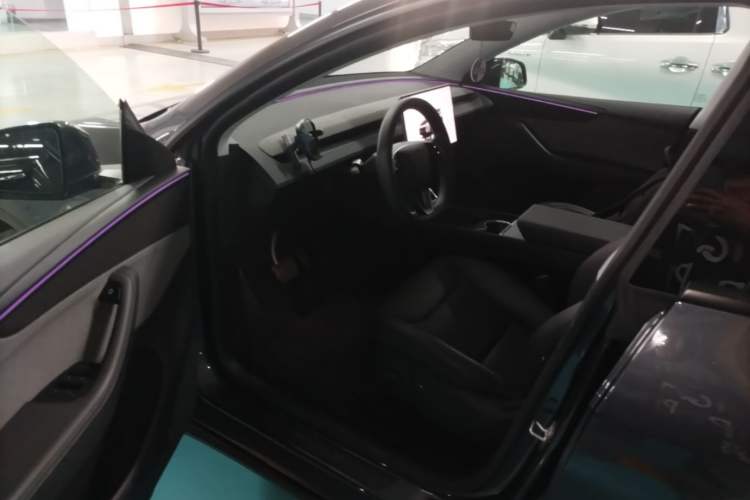 Used Tesla Model Y 2025 Rear-Wheel Drive First Edition Driver Seat