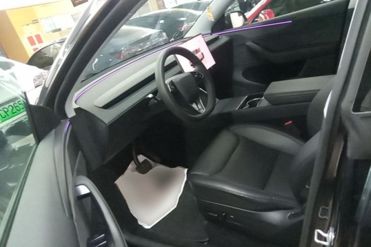 Used Tesla Model Y 2025 Long-Range All-Wheel-Drive Version Driver Seat