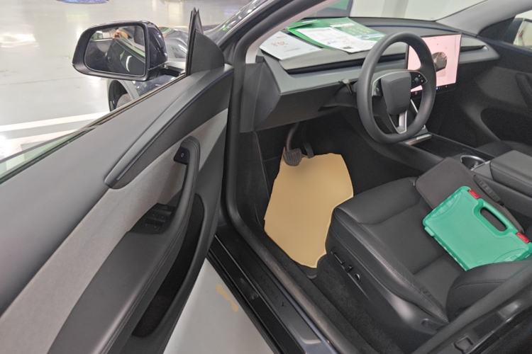 Used Tesla Model Y 2025 Rear-Wheel-Drive Version Driver Seat