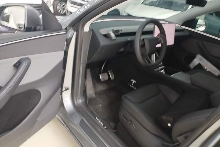 Used Tesla Model Y 2025 Rear-Wheel-Drive Version Driver Seat