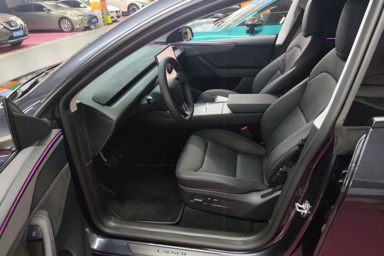 Used Tesla Model Y 2025 Long-Range All-Wheel Drive First Edition Driver Seat