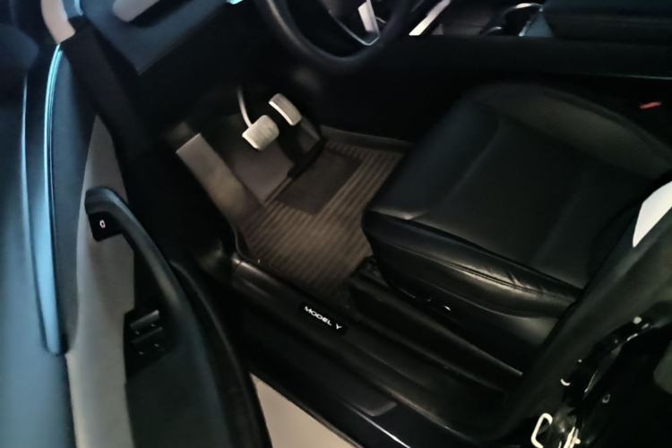 Used Tesla Model Y 2025 Rear-Wheel-Drive Version Driver Seat