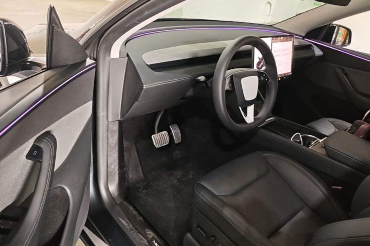 Used Tesla Model Y 2025 Rear-Wheel-Drive Version Driver Seat