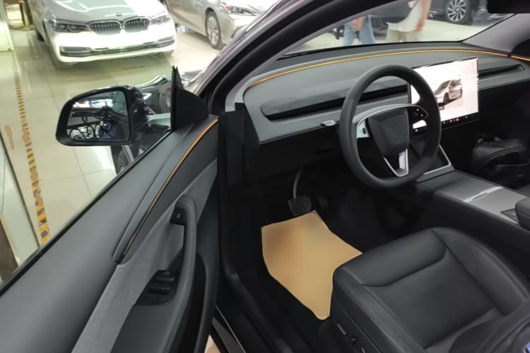 Used Tesla Model Y 2025 Rear-Wheel Drive First Edition Driver Seat