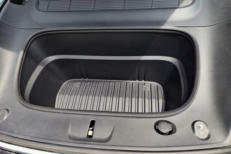 Used Tesla Model Y 2025 Rear-Wheel-Drive Version Engine Bay