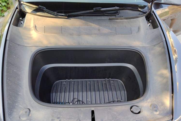 Used Tesla Model Y 2025 Rear-Wheel-Drive Version Engine Bay