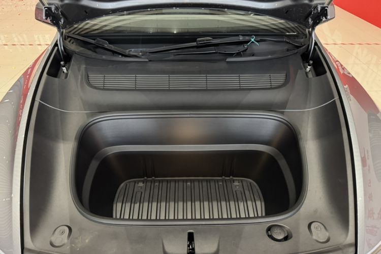 Used Tesla Model Y 2025 Rear-Wheel-Drive Version Engine Bay