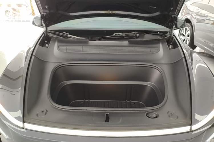 Used Tesla Model Y 2025 Rear-Wheel-Drive Version Engine Bay