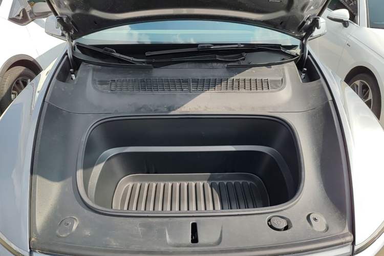Used Tesla Model Y 2025 Rear-Wheel-Drive Version Engine Bay