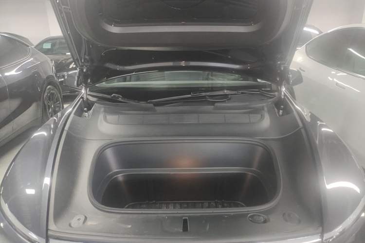 Used Tesla Model Y 2025 Rear-Wheel-Drive Version Engine Bay