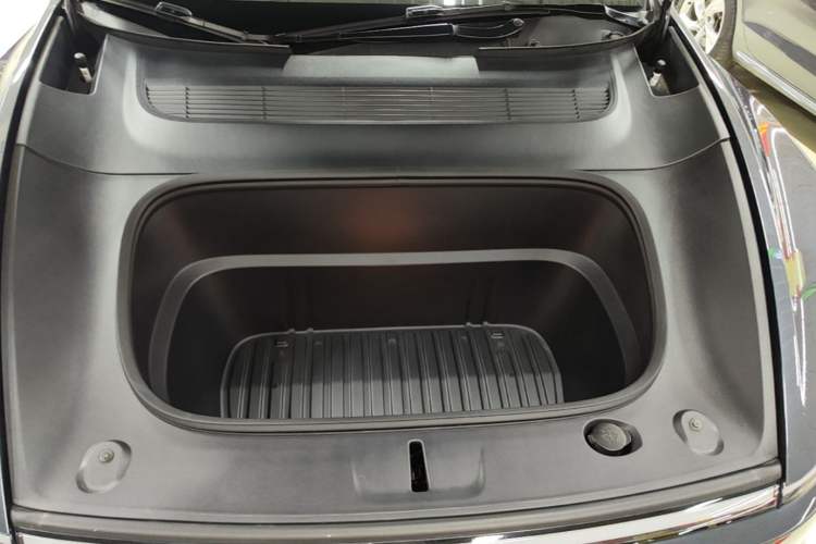 Used Tesla Model Y 2025 Rear-Wheel-Drive Version Engine Bay
