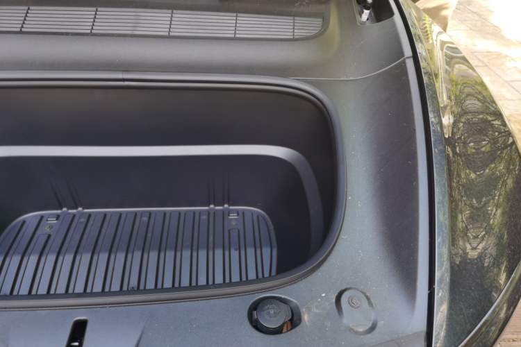 Used Tesla Model Y 2025 Long-Range All-Wheel-Drive Version Engine Bay Left