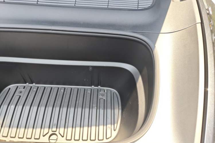Used Tesla Model Y 2025 Rear-Wheel-Drive Version Engine Bay Left